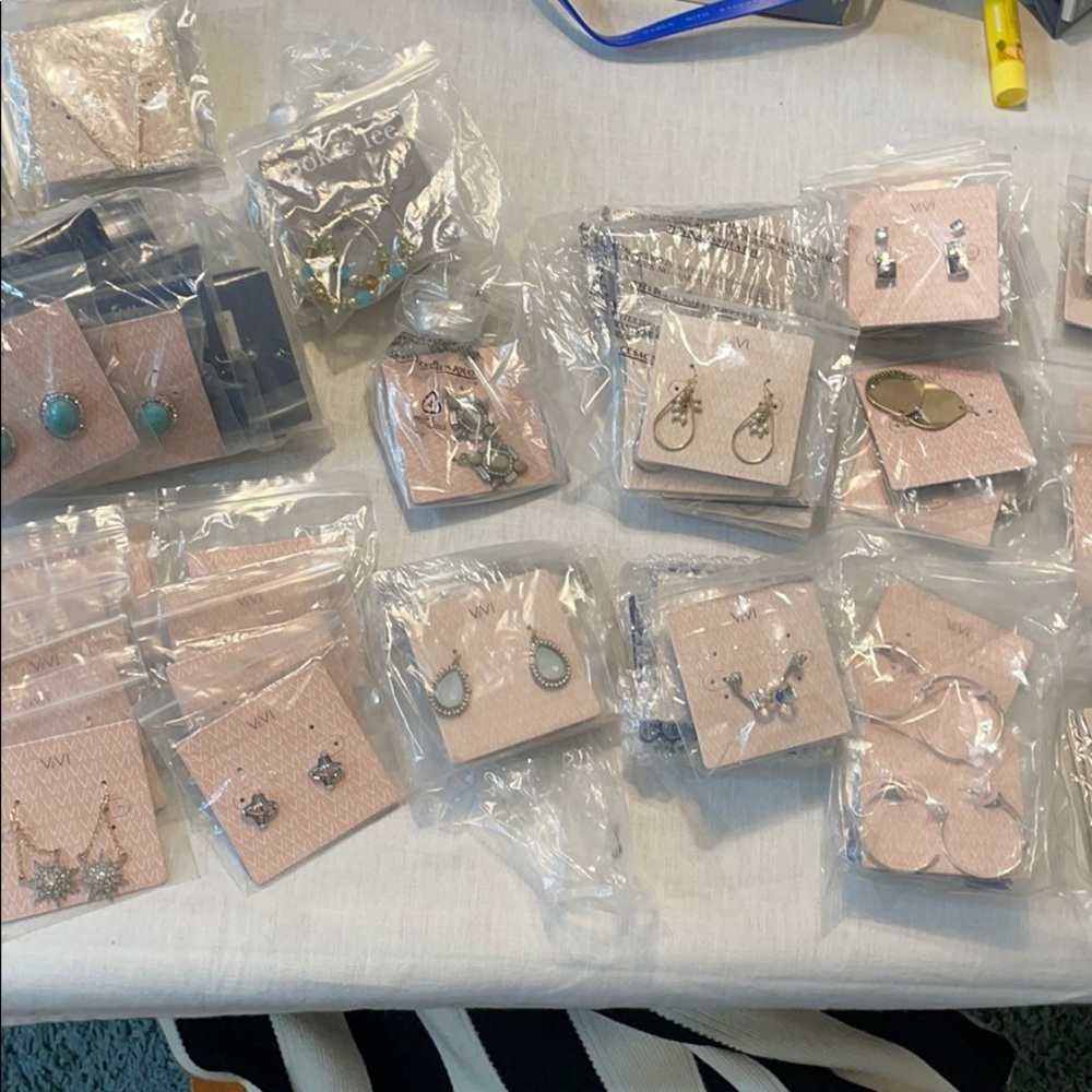 16 different style earrings